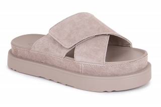 ML Sieviešu iešļūcenes . 