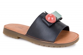 ML Sieviešu iešļūcenes . 