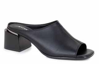 GABI Sieviešu iešļūcenes . 